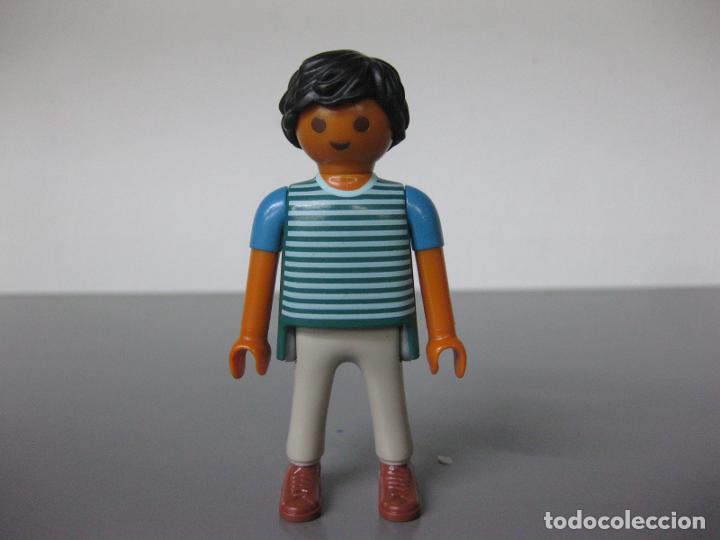 Playmobil: PLAYMOBIL figura hombre tez morena pantalon gris h7