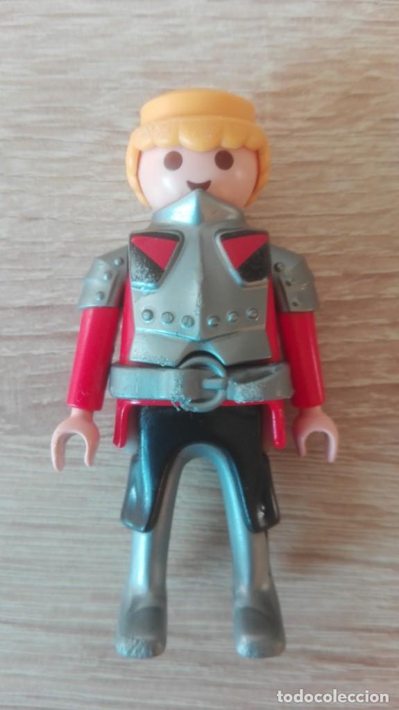 Playmobil: CABALLERO MEDIEVAL RUBIO CON ARMADURA - PLAYMOBIL - GEOCOBRA - A&Ntilde;O 2004.