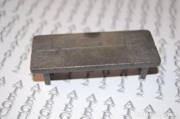 Playmobil: PLAYMOBIL.BANCO. MEDIEVAL.A&Ntilde;O: 1974