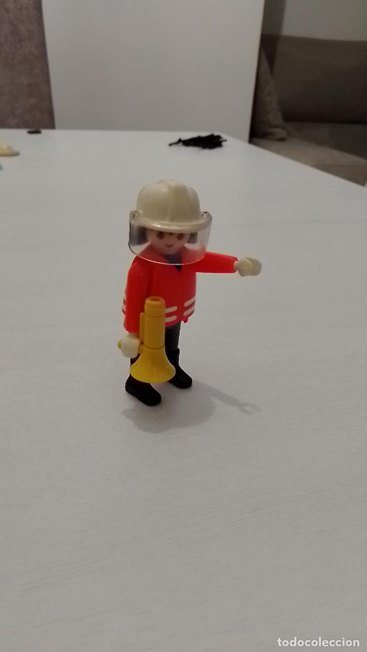 Playmobil: Bombero meg&aacute;fono de Playmobil. Totalmente nuevo.. - Foto 1
