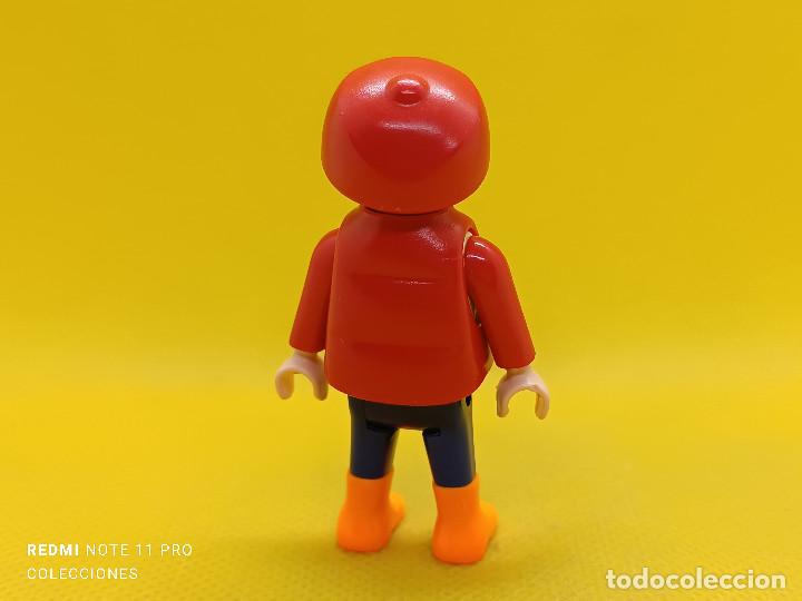Playmobil: Playmobil ni&ntilde;o con chaleco y gorra - Foto 3