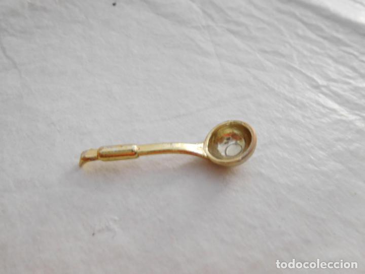 Playmobil: M69 Cazo cuchar&oacute;n en dorado, primera seria de Playmobil Famobil.