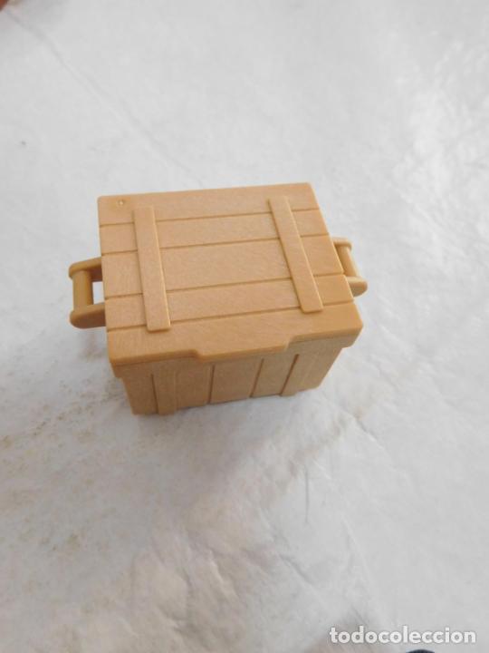 Playmobil: M69 Caja cofre de madera en color claro Playmobil Famobil.
