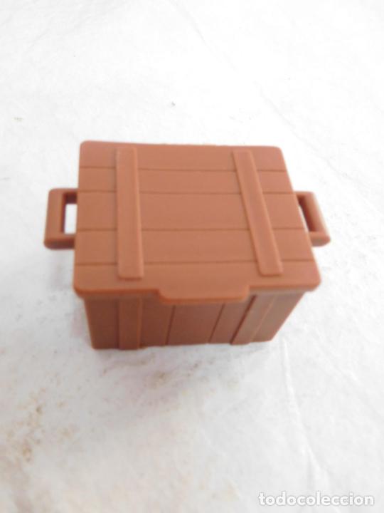 Playmobil: M69 Caja cofre de madera en color oscuro Playmobil Famobil.