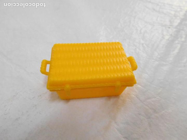 Playmobil: M69 Caja cofre en amarillo Playmobil Famobil.