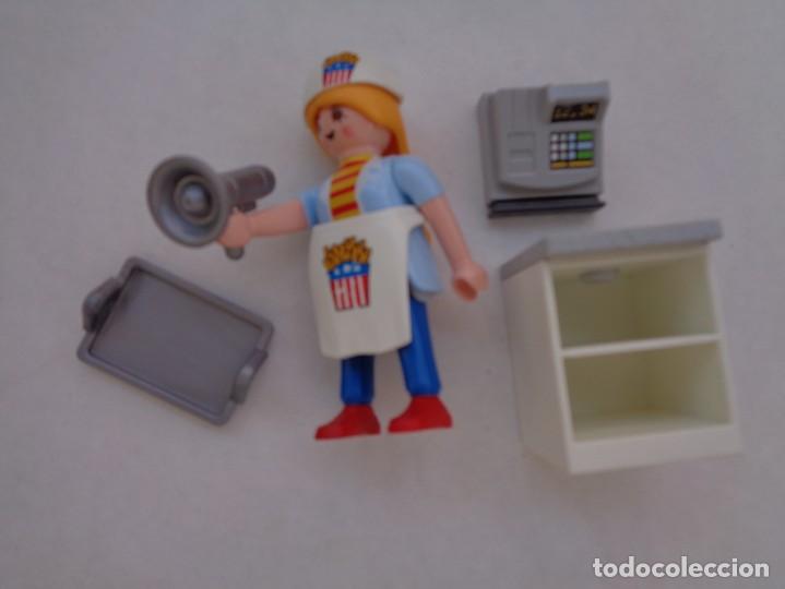 Playmobil: FIGURA DE PLAYMOBIL DE 1992 : MUJER VENDEDORA AMBULANTE DE PATATAS FRITAS, CON MEGAFONO, MUEBLE, ETC