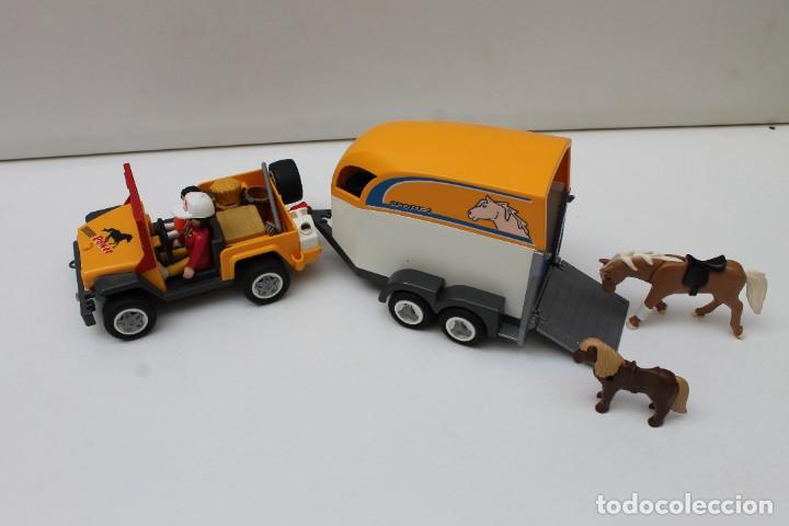 Playmobil: JEEP CON REMOLQUE PARA CABALLOS - REF. 3249 - Foto 2