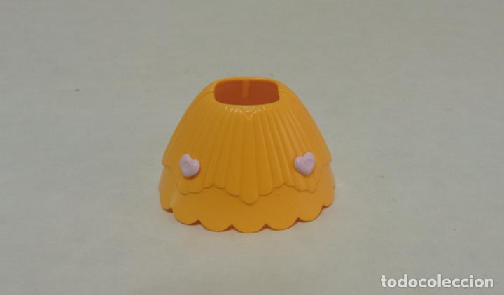 Playmobil: Playmobil - Falda Amarilla Ni&ntilde;a Decorada con Corazones