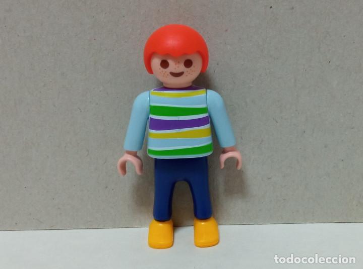 Playmobil: Playmobil - Figura Personaje Ni&ntilde;o con Pecas Pelirrojo Jersey a Rayas