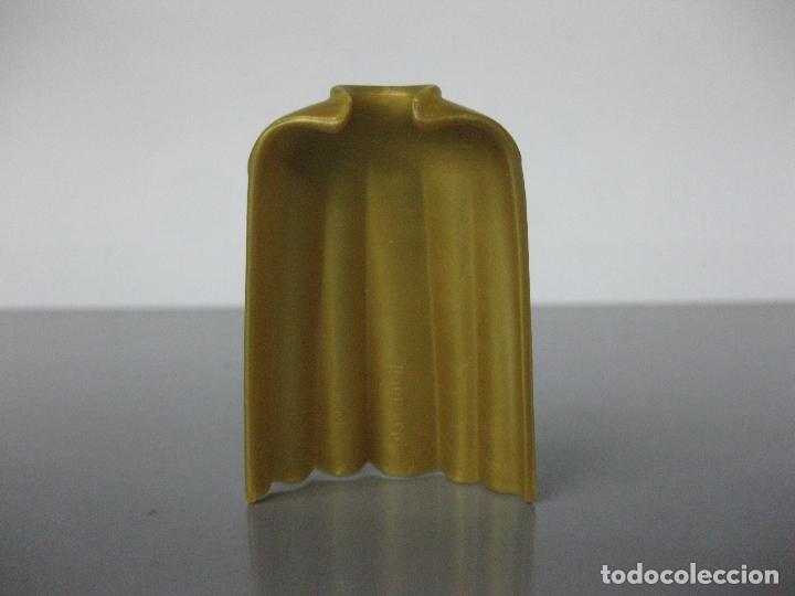 Playmobil: PLAYMOBIL CAPA DORADA LARGA - Foto 1