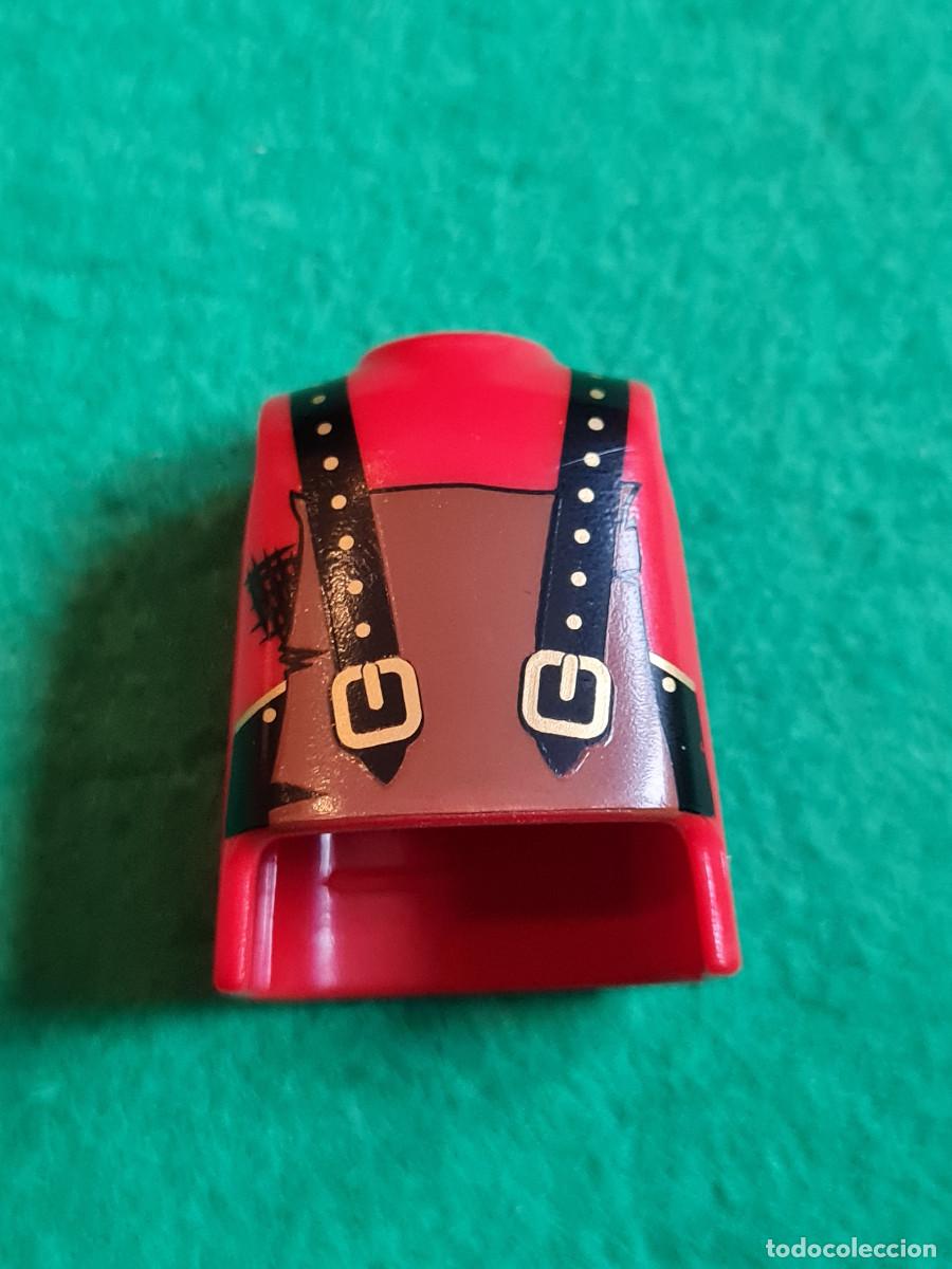 Playmobil: Playmobil cuerpo torso medieval rojo tirantes negro marr&oacute;n novelmore vikingos b&aacute;rbaros romanos