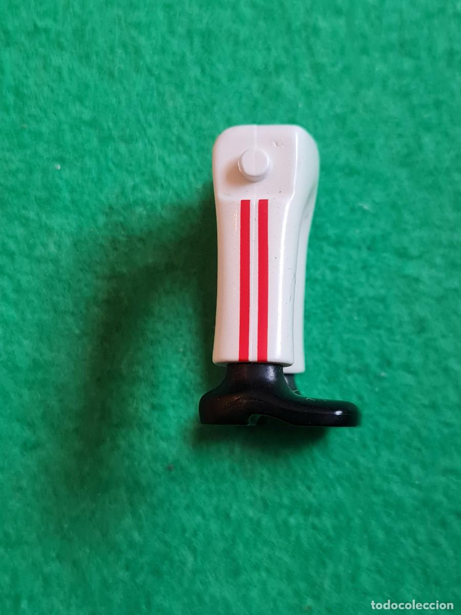 Playmobil: Playmobil piernas pantal&oacute;n blanco zapato negro rayas laterales rojas marinero barco soldados ciudad