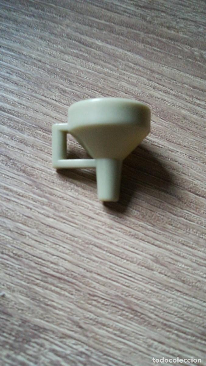 Playmobil: Famobil embudo garrafa bid&oacute;n gasolina aceita coche veh&iacute;culo taller mec&aacute;nico carreras