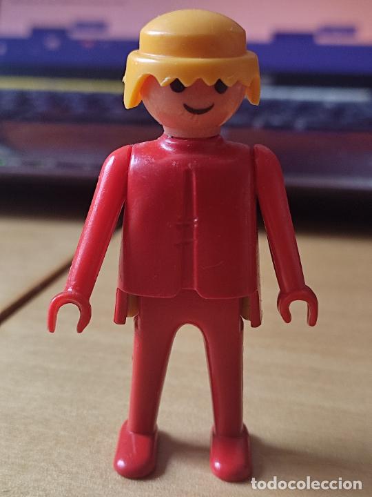 Playmobil: PLAYMOBIL FAMOBIL 1974 MANOS FIJAS JUGADO MONOCROMO ROJO