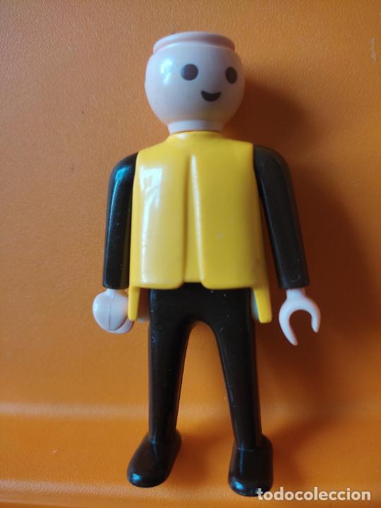 Playmobil: PLAYMOBIL FAMOBIL 1974 FIGURA ORIGINAL EXTREMIDADES MARRON PECHO AMARILLO SIN PELO