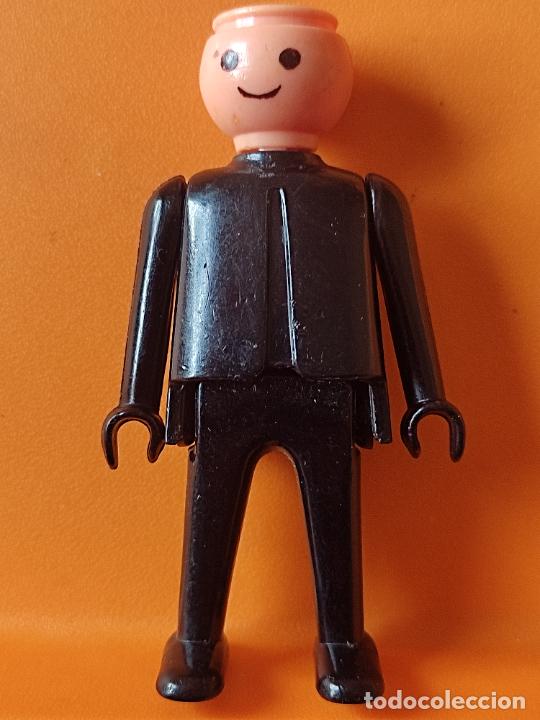 Playmobil: PLAYMOBIL FAMOBIL 1974 FIGURA ORIGINAL NEGRO MANOS FIJAS CUERPO MORDIDO SIN PELO