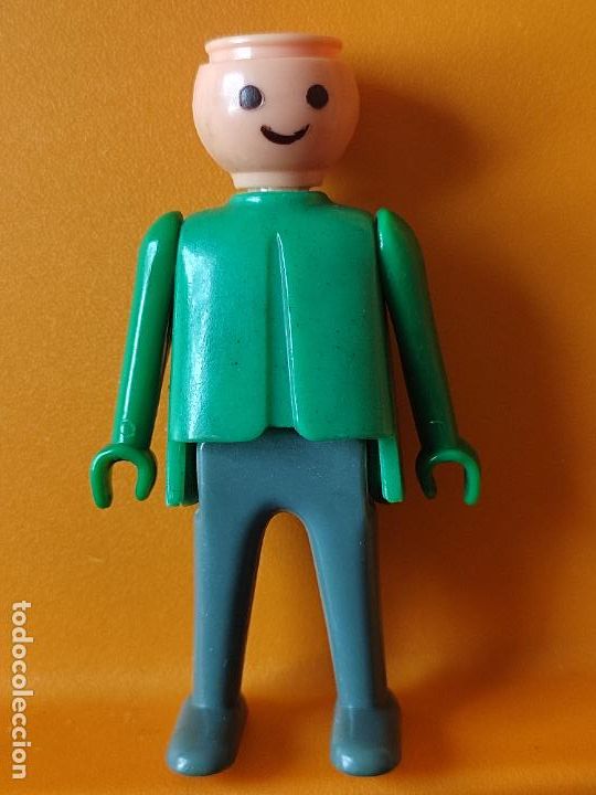 Playmobil: PLAYMOBIL FAMOBIL 1974 FIGURA ORIGINAL VERDE PANTALON GRIS MANOS FIJAS SIN PELO