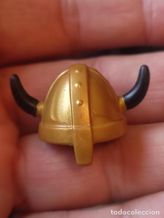 Playmobil: PLAYMOBIL CASCO VIKINGO DORADO CUERNOS NEGROS SERIE HUORIA SADO