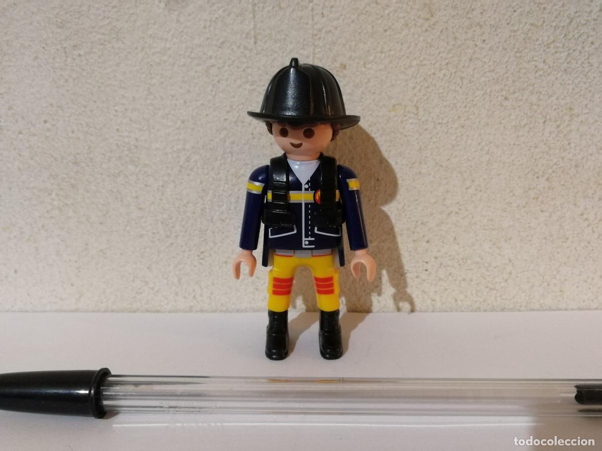 Playmobil: FIGURA - PLAYMOBIL - BOMBERO CON CASCO - Foto 1