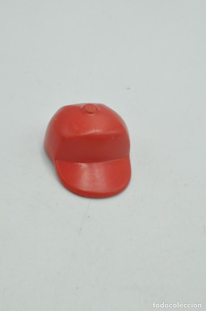 Playmobil: VIN269 PLAYMOBIL - GORRA ROJA
