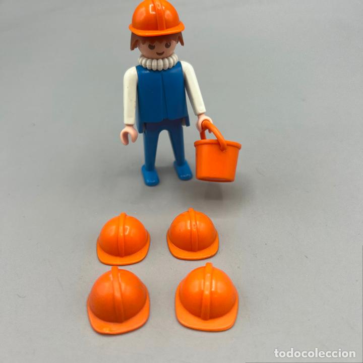 Playmobil: Playmobil figura mec&aacute;nico de tren con cubo cascos