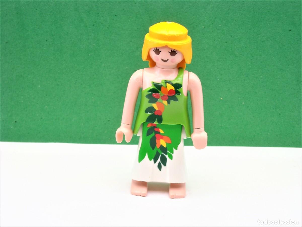Playmobil: Figura Playmobil. Mujer Rubia con Vestido y Coleta