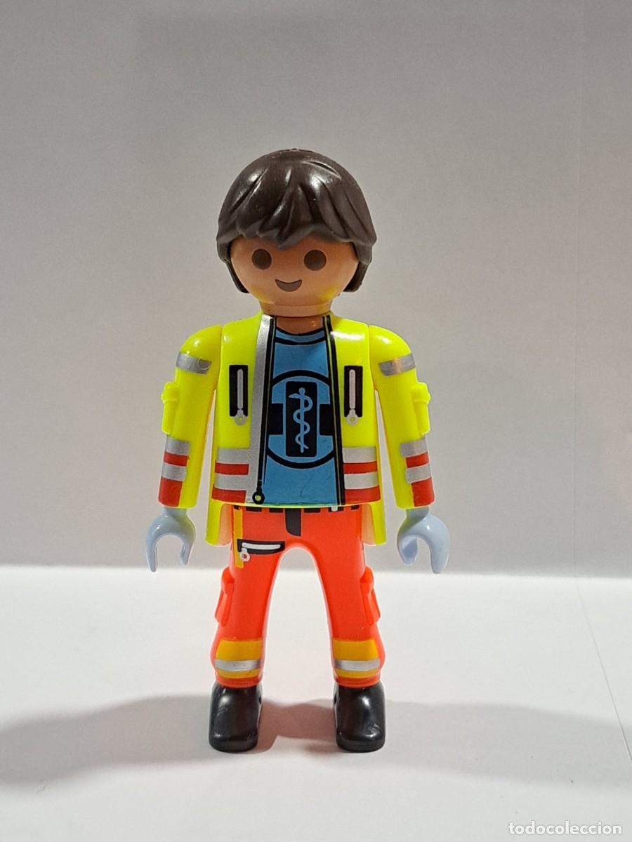 Playmobil: PLAYMOBIL FIGURA ENFERMERO AMBULANCIA - 2/4/23