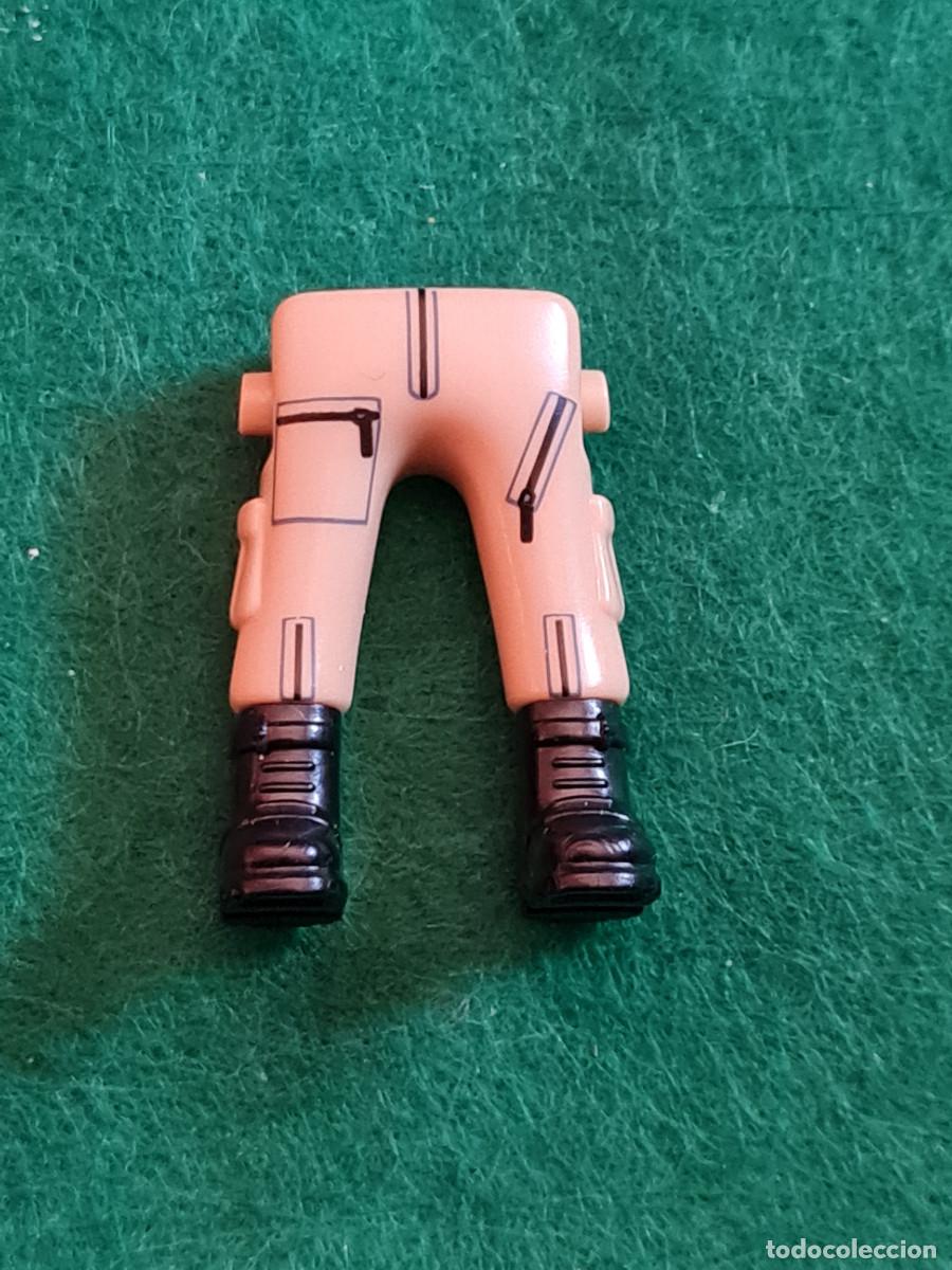 Playmobil: Playmobil piernas militares marr&oacute;n claro bota negra bolsos cazafantasmas soldados polic&iacute;as