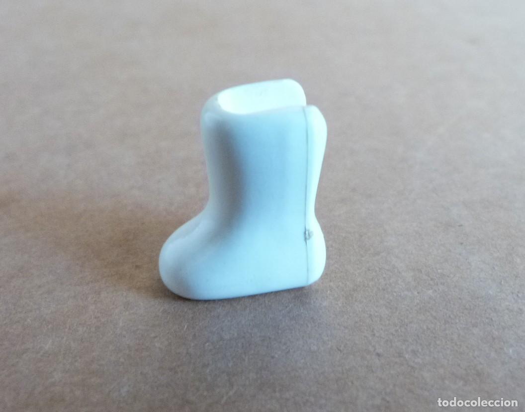 Playmobil: Una bota blanca de Playmobil - Botas blancas