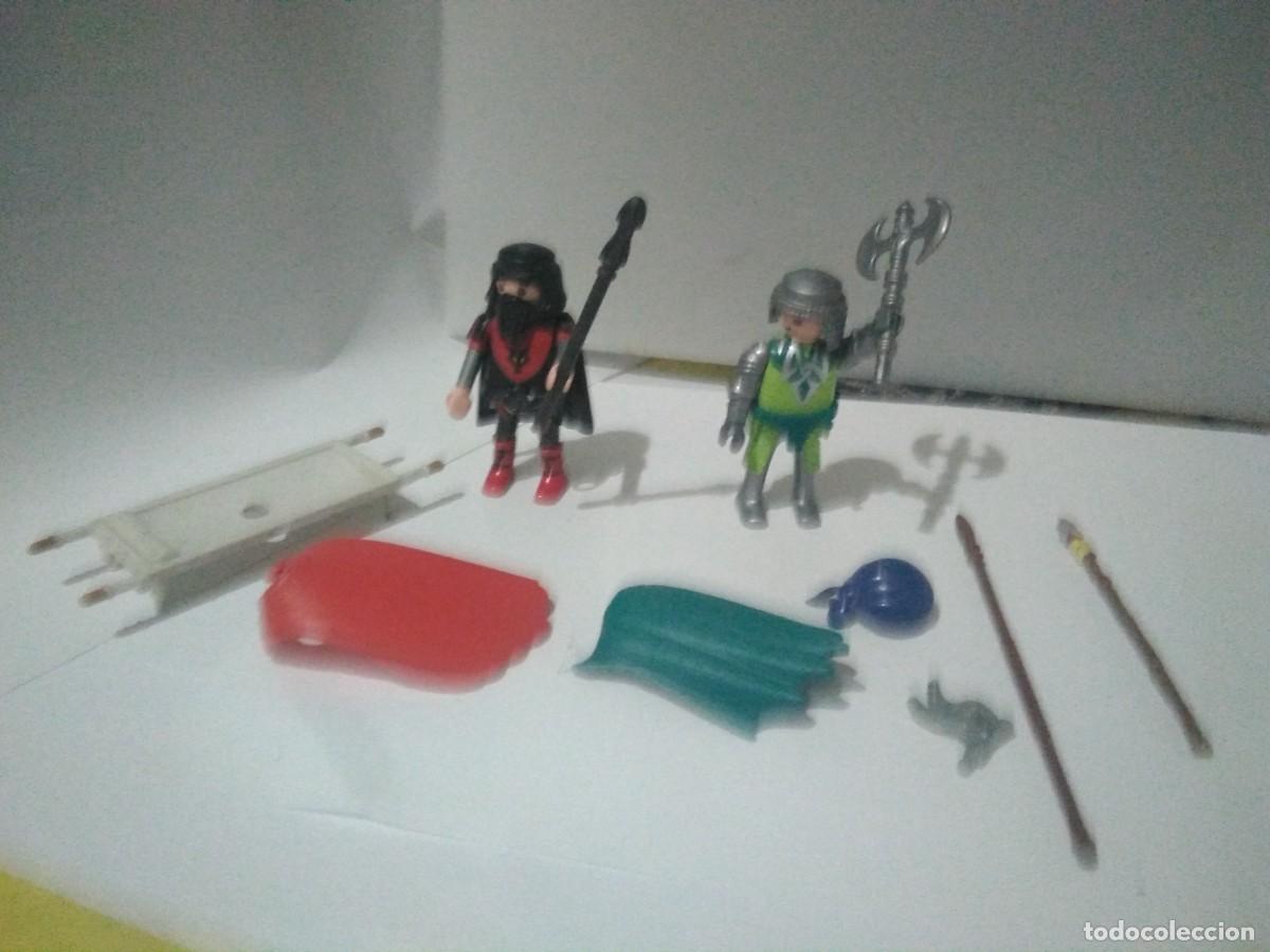 Playmobil: Dos figuras Playmovil y complementos - Foto 2
