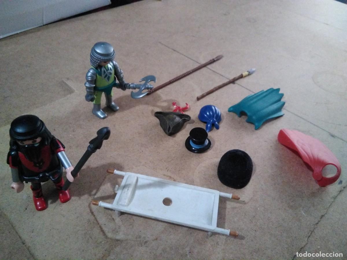 Playmobil: Dos figuras Playmovil y complementos - Foto 1