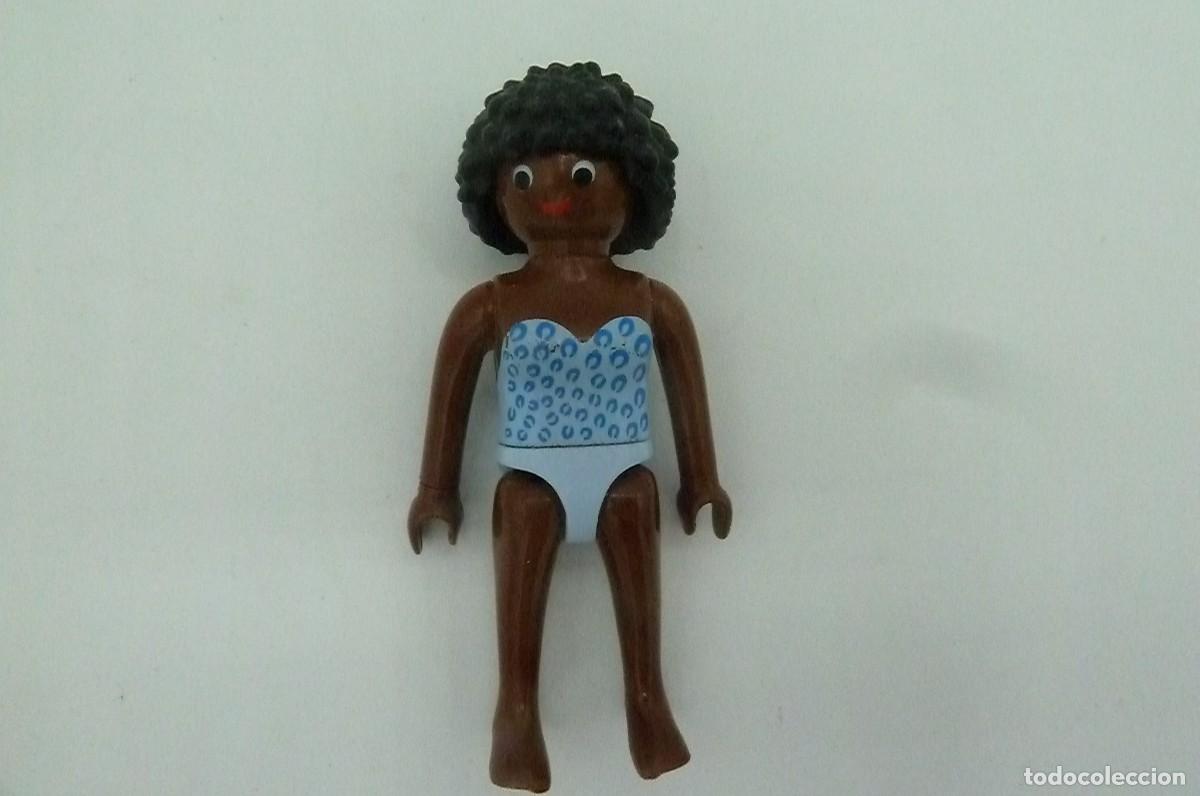 Playmobil: Mujer negra en ba&ntilde;ador. Playmobil