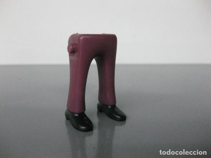 Playmobil: playmobil piernas recambio pantalon tono granate y zapatos negros pr1