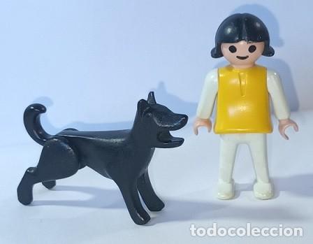 Playmobil: FIGURA PLAYMOBIL - NI&Ntilde;A CON PERRO