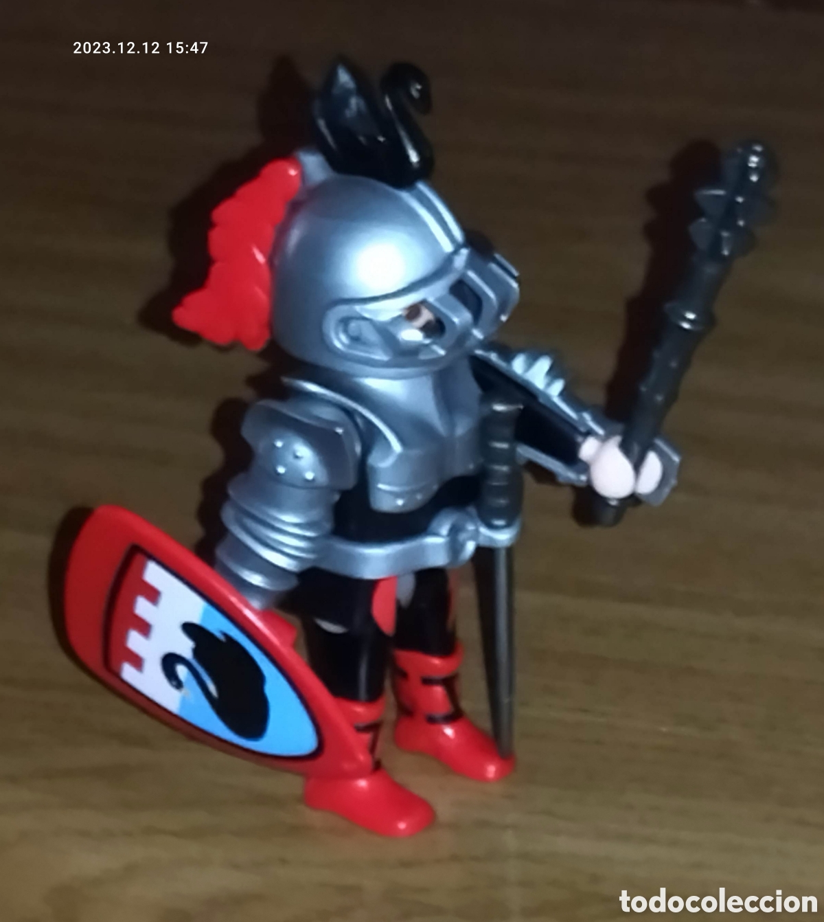 Playmobil: Playmobil 2009 Special REF 4689 Caballero del Cisne negro, escudo rojo, espada & maza gris oscuro