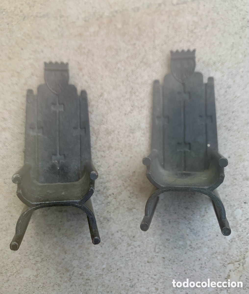 Playmobil: Dos tronos Fam&oacute;bil. Muy antiguos