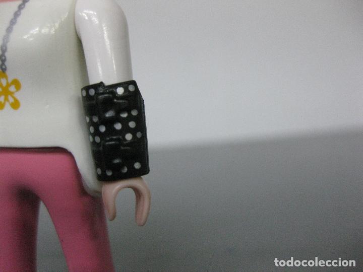 Playmobil: playmobil mu&ntilde;equera negra con dibujo rockero para mu&ntilde;ecas estrechas -solo 1 mu&ntilde;equera-