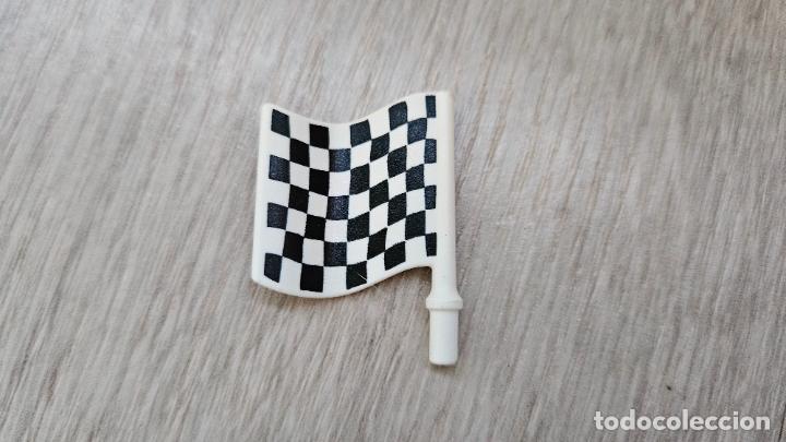 Playmobil: PLAYMOBIL BANDERA DE CUADROS FAMOBIL