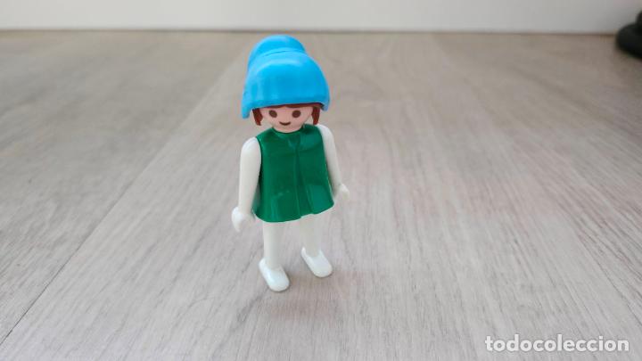 Playmobil: PLAYMOBIL CLACK VERDE CON GORRO MANOS FIJAS FAMOBIL