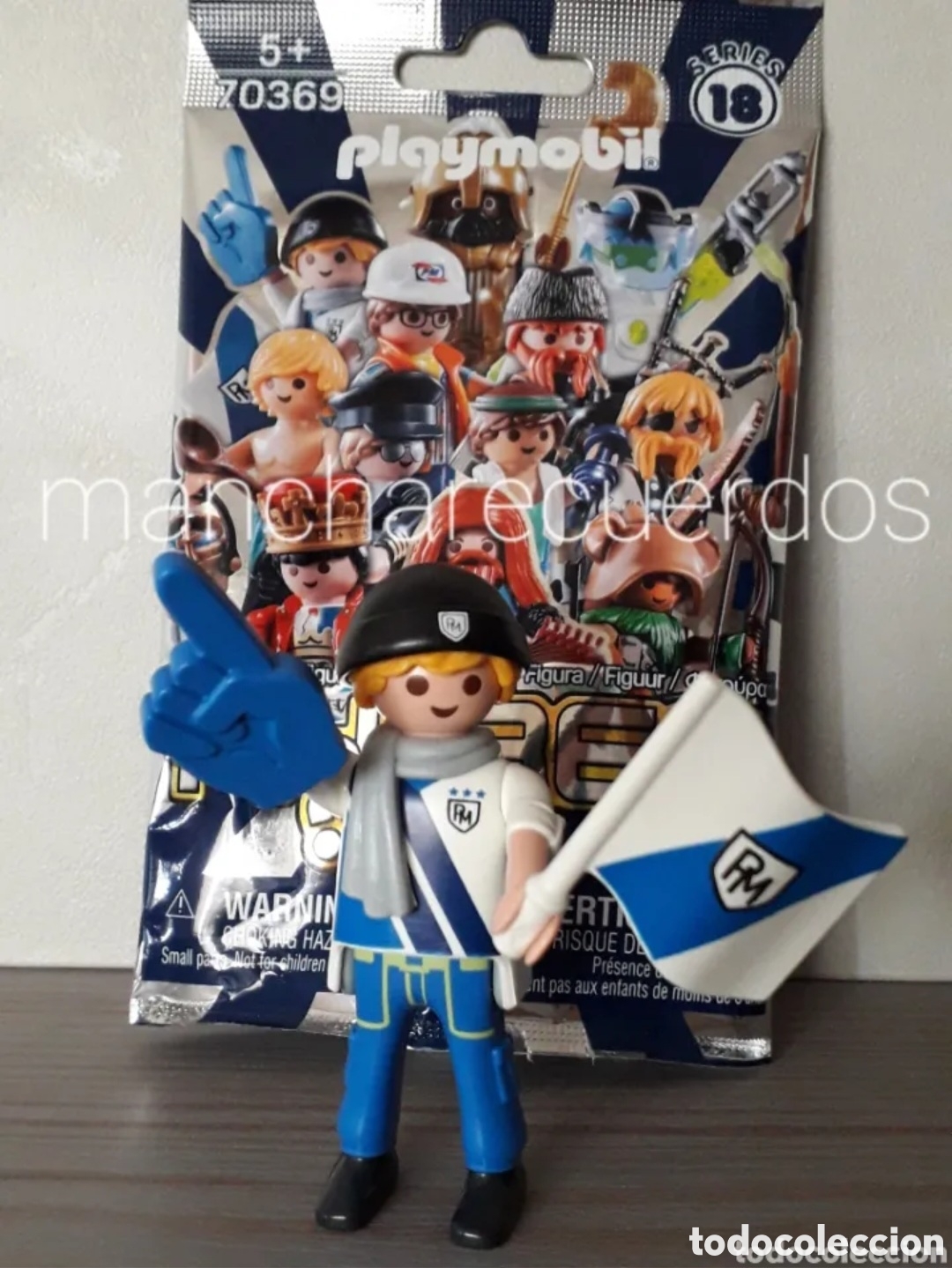 Playmobil: PLAYMOBIL HINCHA MANO AZUL ANIMADOR BANDERA BUFANDA SOBRE SORPRESA SERIE 18 AZUL CHICO 70369