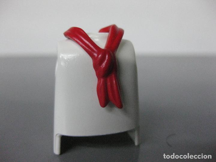 Playmobil: playmobil CUELLO RECAMBIO PA&Ntilde;UELO ROJO CON NUDO SOB2- CUERPO NO INCLUIDO-