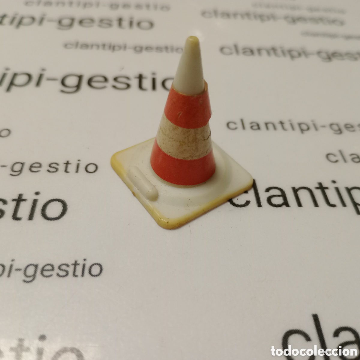 Playmobil: Cono tr&aacute;fico obra Playmobil famobil blanco con pegatina