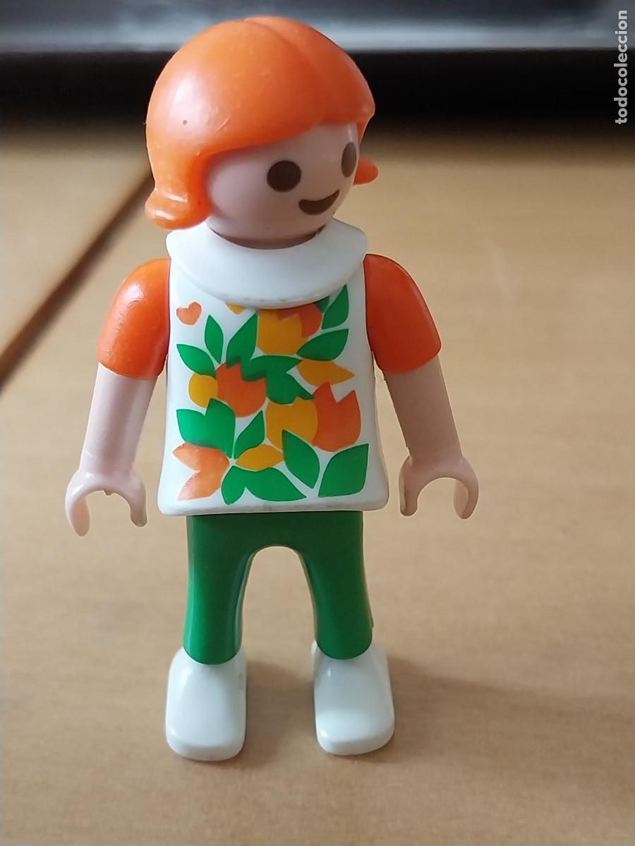 Playmobil: PLAYMOBIL CIUDAD NI&Ntilde;A PELIRROJA CAMISA FLORES PANTALON VERDE