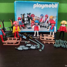 Playmobil: PLAYMOBIL 3561 ESQUIADORES TRINEOS PATINES (VER FOTOS PARA VER EL ESTADO DE LA CAJA)