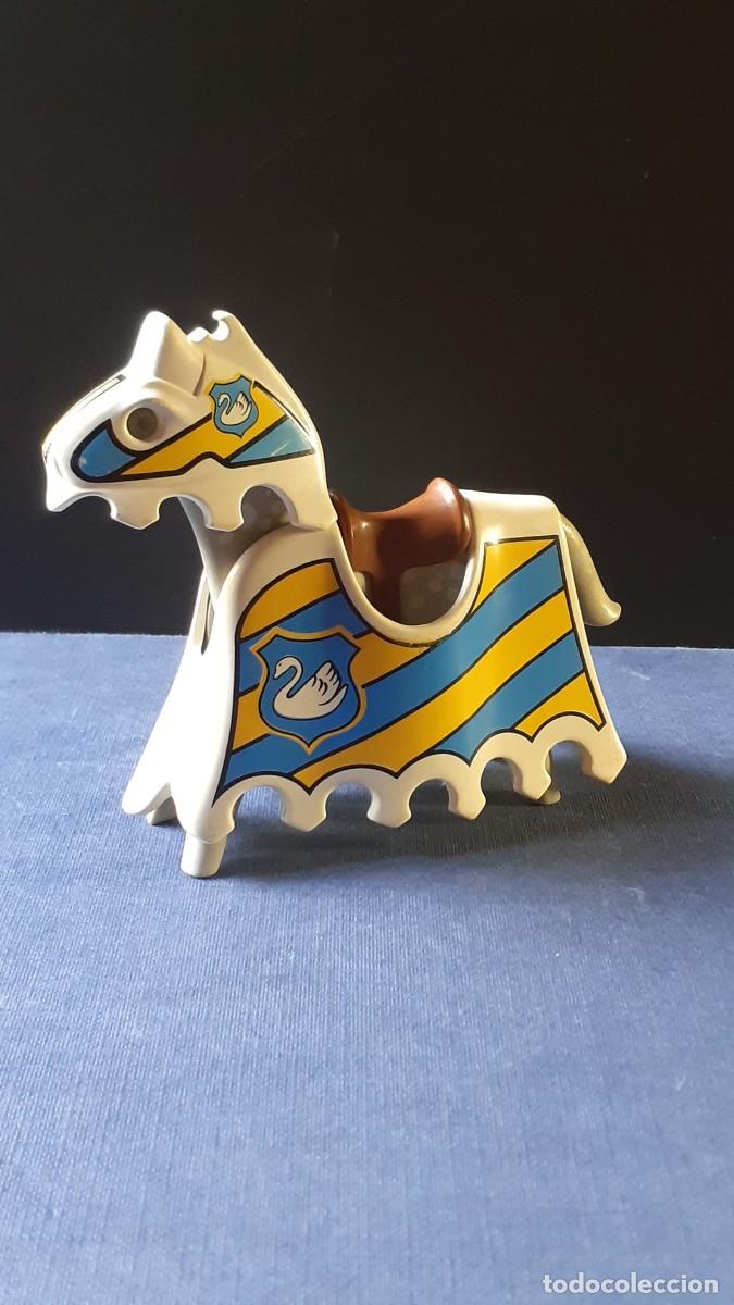 Playmobil: Caballo de Caballeria Medieval con Faldon y Casco Cisne Blanco (Playmobil)