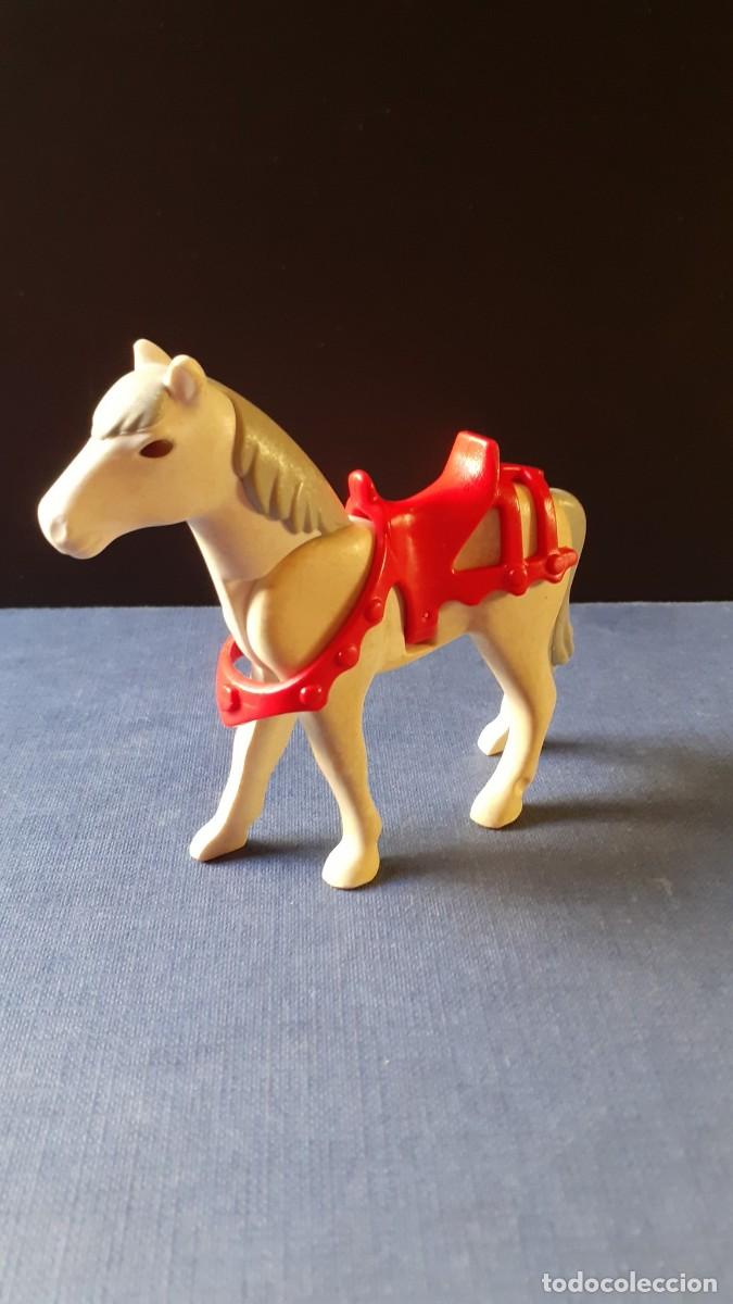 Playmobil: Caballo con Riendas Rojas (Piezas del Set Playmobil 5593)
