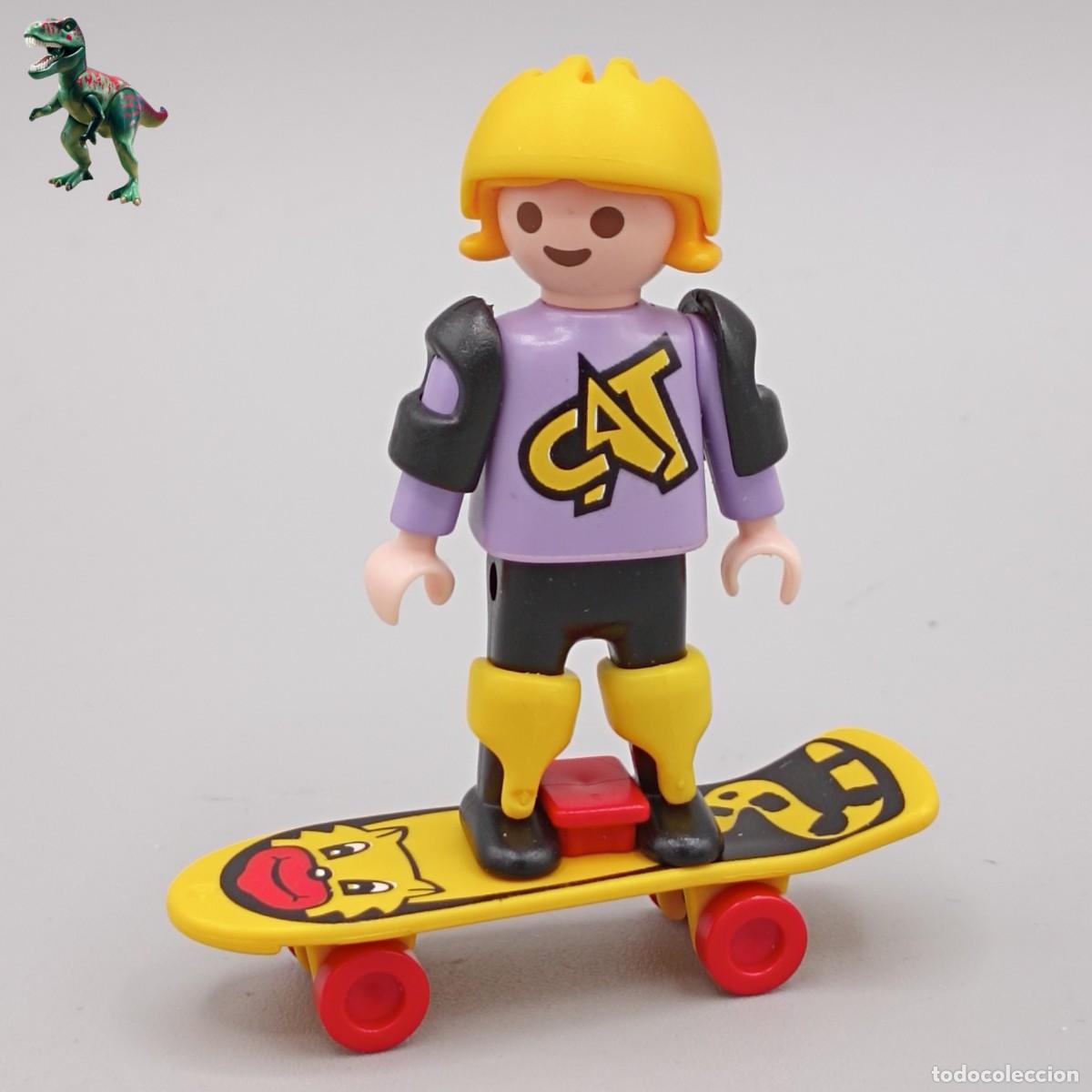Playmobil: Playmobil Figura Ni&ntilde;a Patinadora CAT Skater Monopatin 3709