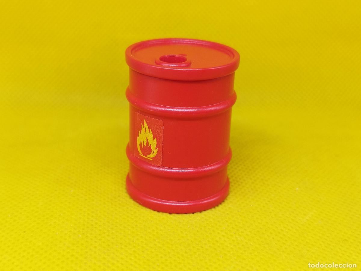Playmobil: Playmobil Bid&oacute;n rojo con tapa para productos inflamables