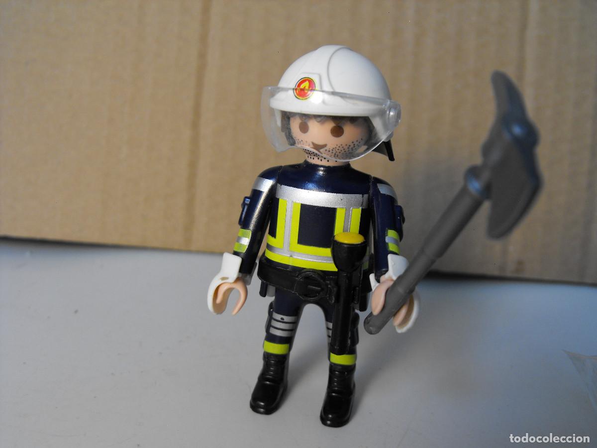 Playmobil: PLAYMOBIL. Bombero con hacha. - Foto 1