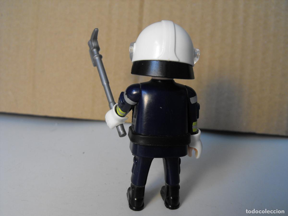 Playmobil: PLAYMOBIL. Bombero con hacha. - Foto 3